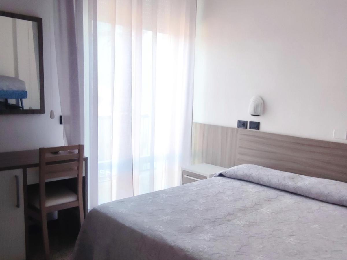 Hotel Ardesia リミニ エクステリア 写真